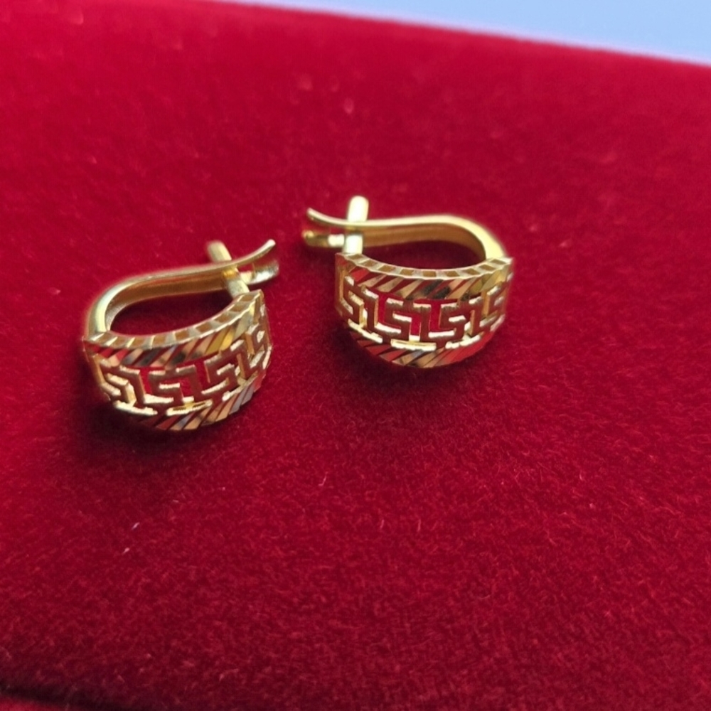 18karats Real Gold  Earing Elegant